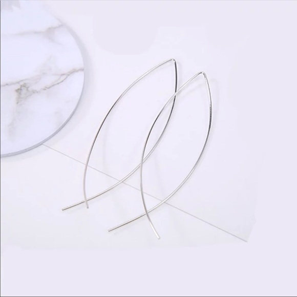 • Leilani • Simple Fish Earrings - Picture 3 of 3
